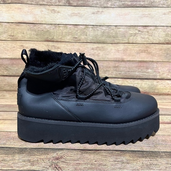 Ugg Toggle Rising Ankle Boots - Picture 3 of 10